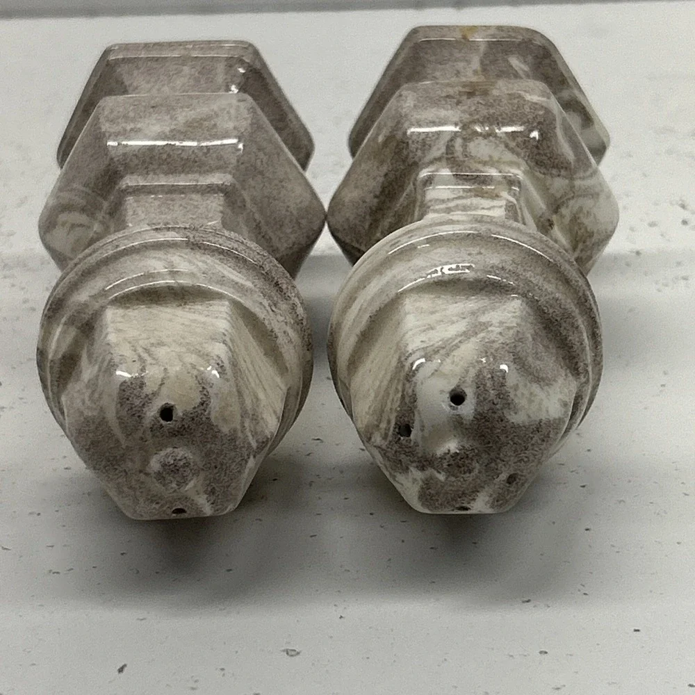 St helens ashware Salt And Pepper Shakers Vintage‎